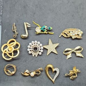 Chic Gold and Faux Pearls Brooch Lot Of 12